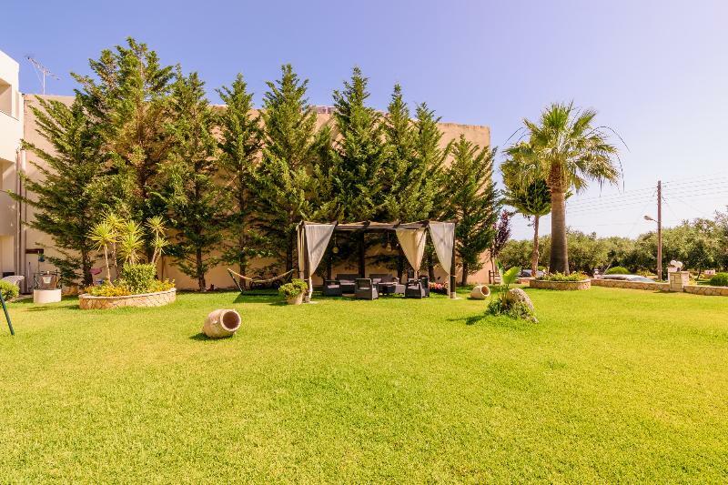 Remezzo Studios & Apartments Амуді Екстер'єр фото